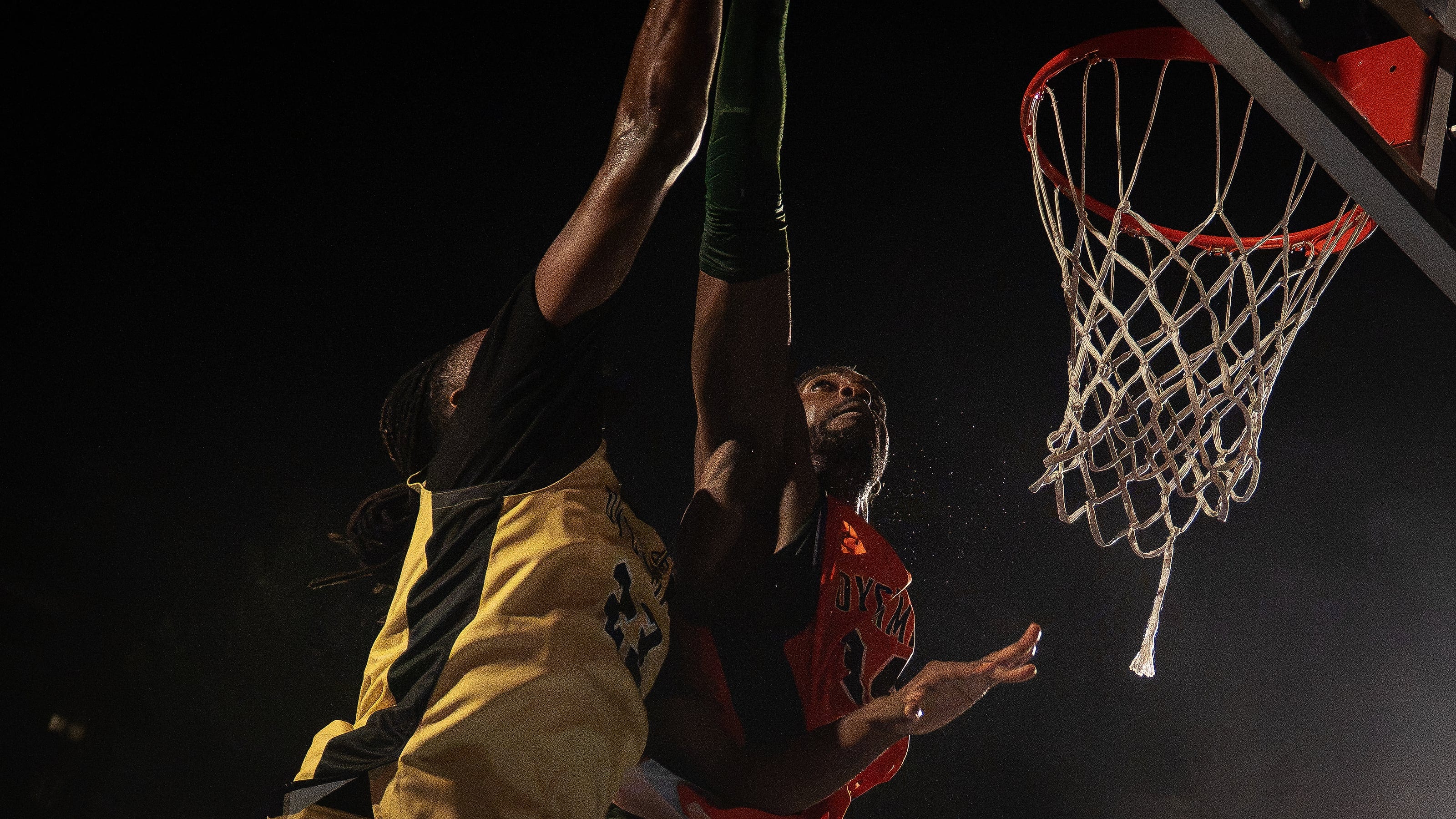 Contact at the cylinder, water still coming off the net
