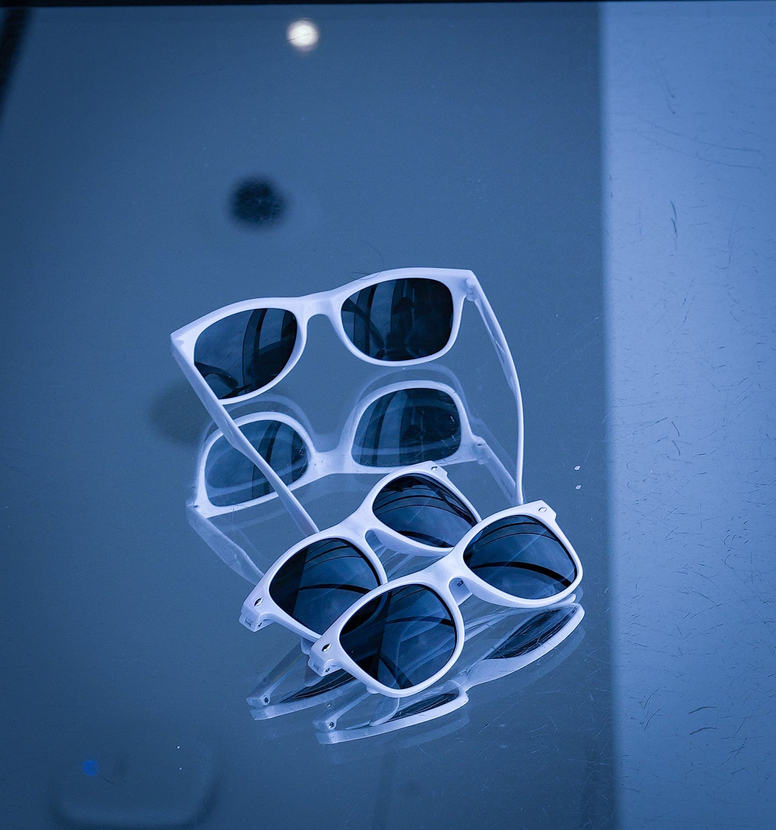 Cool glasses multi-reflection